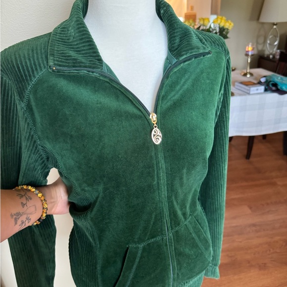 Green velvet hoodie - Picture 2 of 3